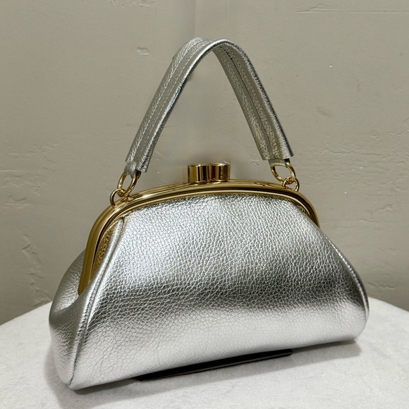 Silver Togo Cowhide Leather Handmade Kisslock Wristlet, Shoulder Bag, Crossbody - Picture 1 of 16
